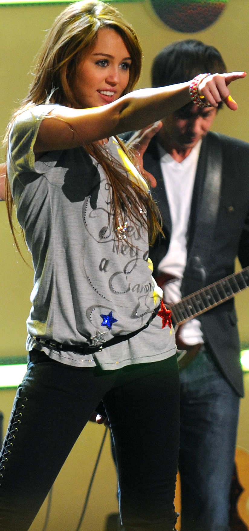 Miley_Cyrus_at_Kids%27_Inaugural_2_cropped.jpg